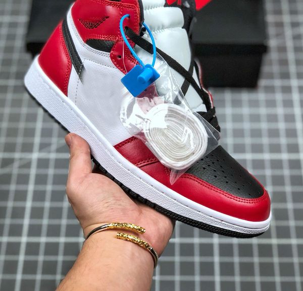 1s classic og 1 basketball shoes tumbled genuine leather bred black red gym shoes mens women sneakers michael sports
1s classic og 1 basketball shoes tumbled genuine leather bred black red gym shoes mens women sneakers michael sports
