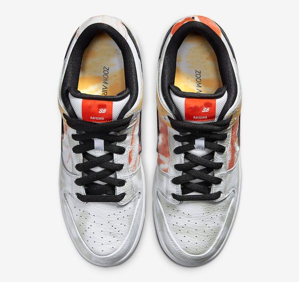 2019 authentic sb dunk low tie-dye raygun running shoes white orange flash men sports sneakers bq6832-101 with box
2019 authentic sb dunk low tie-dye raygun running shoes white orange flash men sports sneakers bq6832-101 with box