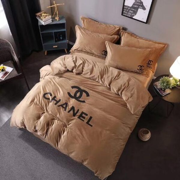 boutique embroidery golden thread bedding suit fashion v letter medusa goddess 60s cotton bed cover suit 4pcs new style bedding sets
boutique embroidery golden thread bedding suit fashion v letter medusa goddess 60s cotton bed cover suit 4pcs new style bedding sets
