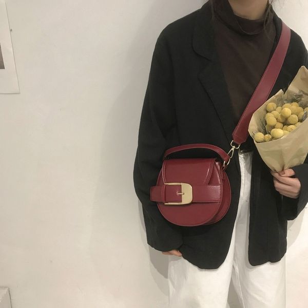 2020 женская сумка через плечо небольшой аромат темперамент crossbody сумка новая мода широкое плечо маленькая квадратная сумка
2020 женская сумка через плечо небольшой аромат темперамент crossbody сумка новая мода широкое плечо маленькая квадратная сумка