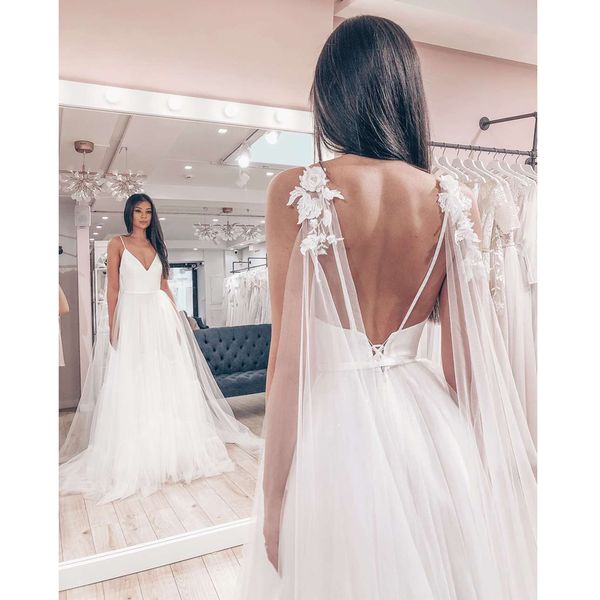 3d floral applique gothic wedding dresses spaghetti v-neck straps tulle empire waist a-line beach wedding dress bridal party gowns long, White
3d floral applique gothic wedding dresses spaghetti v-neck straps tulle empire waist a-line beach wedding dress bridal party gowns long, White