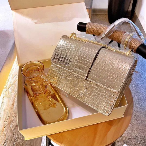 весной и летом 2020 года новый пакет сумка женская мода цепь носить одиночный мешок плеча
весной и летом 2020 года новый пакет сумка женская мода цепь носить одиночный мешок плеча