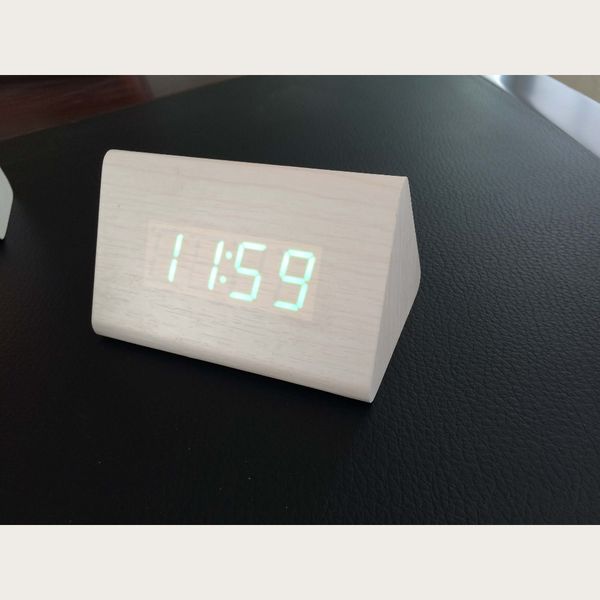 simple green wooden led light alarm clocks desk digital clock with temperature time function 4 colors smart table clock
simple green wooden led light alarm clocks desk digital clock with temperature time function 4 colors smart table clock
