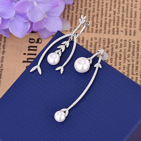 european and american new personality asymmetry inlaid zircon petals pearl silver color earrings fashion temperament creative wild earrings, Golden
european and american new personality asymmetry inlaid zircon petals pearl silver color earrings fashion temperament creative wild earrings, Golden