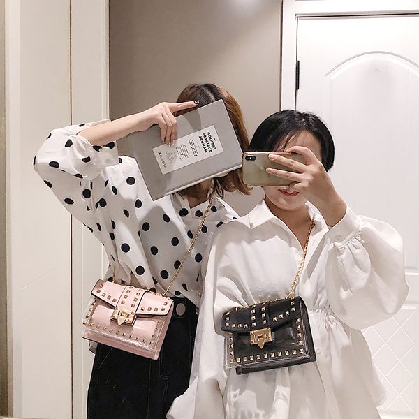 заклепки закрылков crossbody сумка 2020 новых женщин для женщин девушки дамы плечо сумки для мобильного телефона сумка сумки дня сцепления
заклепки закрылков crossbody сумка 2020 новых женщин для женщин девушки дамы плечо сумки для мобильного телефона сумка сумки дня сцепления