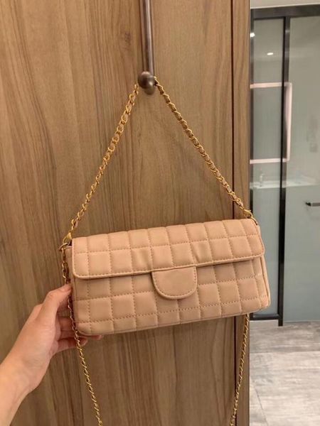 fashionable and retro canvas fashion lady big star chain long bag party bag banquet
fashionable and retro canvas fashion lady big star chain long bag party bag banquet
