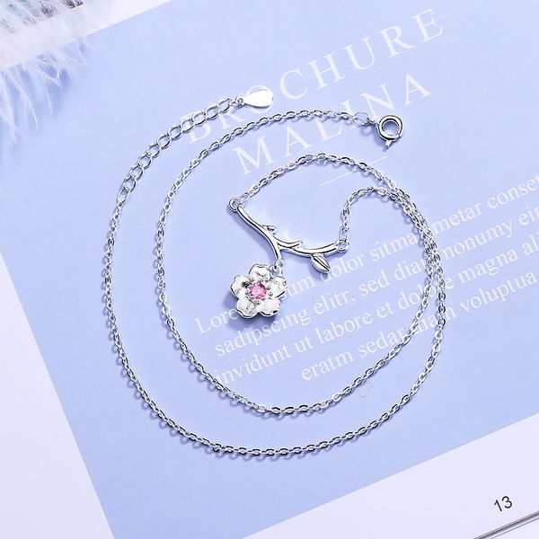 Flower Necklace with Japanese and Korean sweet clavicle chain flower branch and diamond necklace
Flower Necklace with Japanese and Korean sweet clavicle chain flower branch and diamond necklace