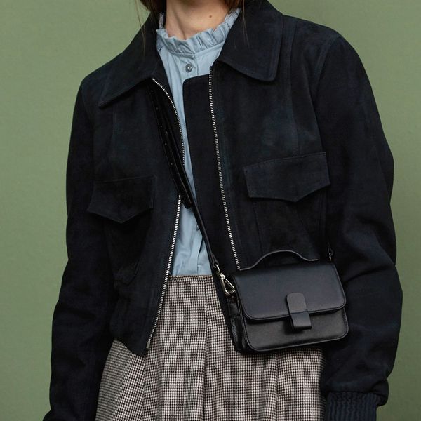 new style messenger bag small black bag elegant texture chain 
new style messenger bag small black bag elegant texture chain