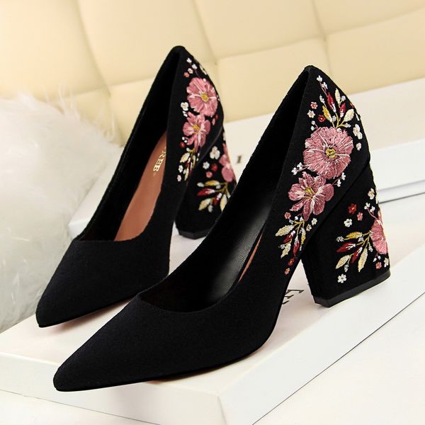 bridal shoes new women pumps flowers embroider high heels women shoes fashion wedding party kitten heels, Black
bridal shoes new women pumps flowers embroider high heels women shoes fashion wedding party kitten heels, Black