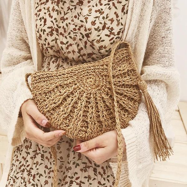 2020 new women's bags straw round woven handmade designer summer beach bohemia rattan circle shoulder bag for female fashion
2020 new women's bags straw round woven handmade designer summer beach bohemia rattan circle shoulder bag for female fashion