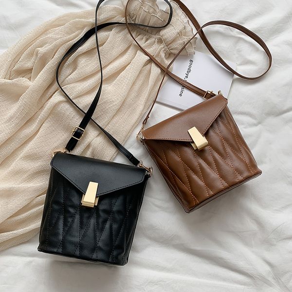 new women's bag 2020 spring and summer fashion one-shoulder retro cross rhombus bucket bag
new women's bag 2020 spring and summer fashion one-shoulder retro cross rhombus bucket bag
