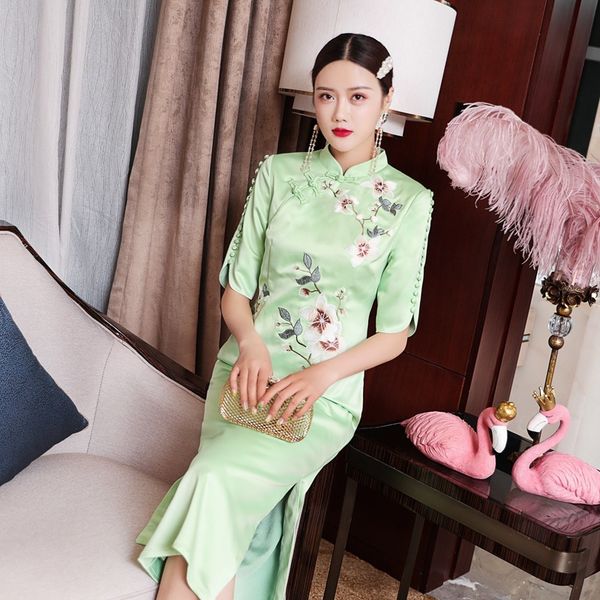 2020 китайского стиль вышивка зеленого шелка платье женщин cheongsam женского китайское cheongsam вышивка цветок колено вечернего платья, Red
2020 китайского стиль вышивка зеленого шелка платье женщин cheongsam женского китайское cheongsam вышивка цветок колено вечернего платья, Red