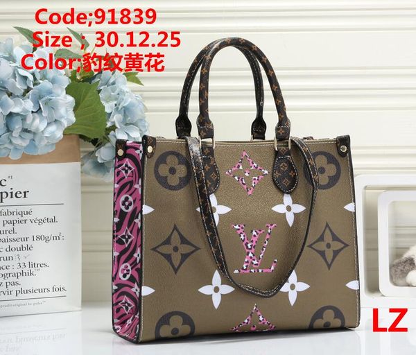 woman 2019 new messenger bag chains shoulder bag rivets transparent square pu handbag 06687
woman 2019 new messenger bag chains shoulder bag rivets transparent square pu handbag 06687