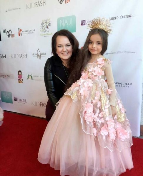 2020 lovely pink girls pageant dresses sheer jewel neck long sleeves sequins beads hand made flower backless floor length flower girl dress, White;red
2020 lovely pink girls pageant dresses sheer jewel neck long sleeves sequins beads hand made flower backless floor length flower girl dress, White;red