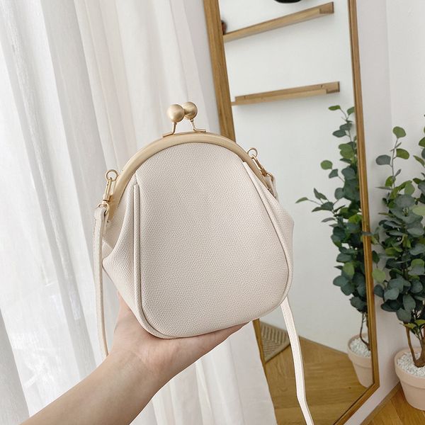 fashion women's bag new solid color cute simple shoulder cross bag clip 
fashion women's bag new solid color cute simple shoulder cross bag clip