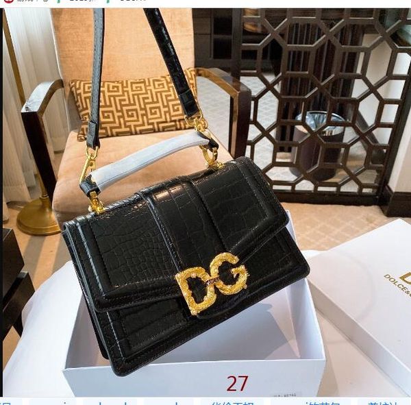 exclusive new one-shoulder handbag has a noble and elegant appearance, classic quality fabric, luxury to the extreme for the original high
exclusive new one-shoulder handbag has a noble and elegant appearance, classic quality fabric, luxury to the extreme for the original high
