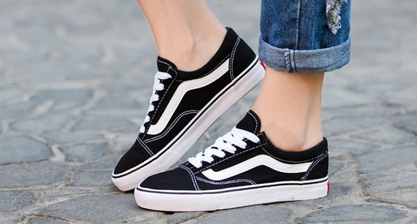 Free shpping 2019 New Classic Low-Top Mens Woman Canvas Casual Shoes Sneakers Women Canvas Shoes Size:35-45
Free shpping 2019 New Classic Low-Top Mens Woman Canvas Casual Shoes Sneakers Women Canvas Shoes Size:35-45