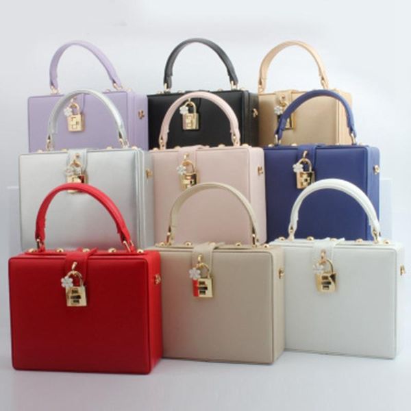 simple cross section square pu handbag college wind new women's shoulder diagonal chain evening bag
simple cross section square pu handbag college wind new women's shoulder diagonal chain evening bag