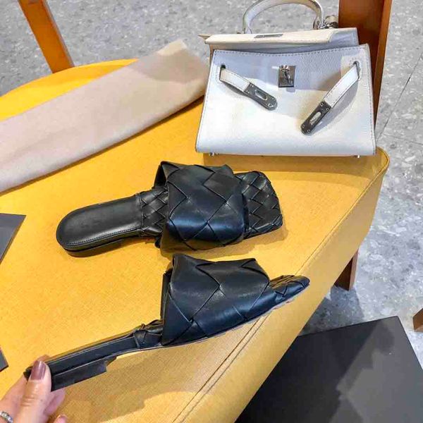 2020 new luxury slippers, new designer woven slippers, original leather slippers, fashionable luxury women's summer slippers, Black
2020 new luxury slippers, new designer woven slippers, original leather slippers, fashionable luxury women's summer slippers, Black