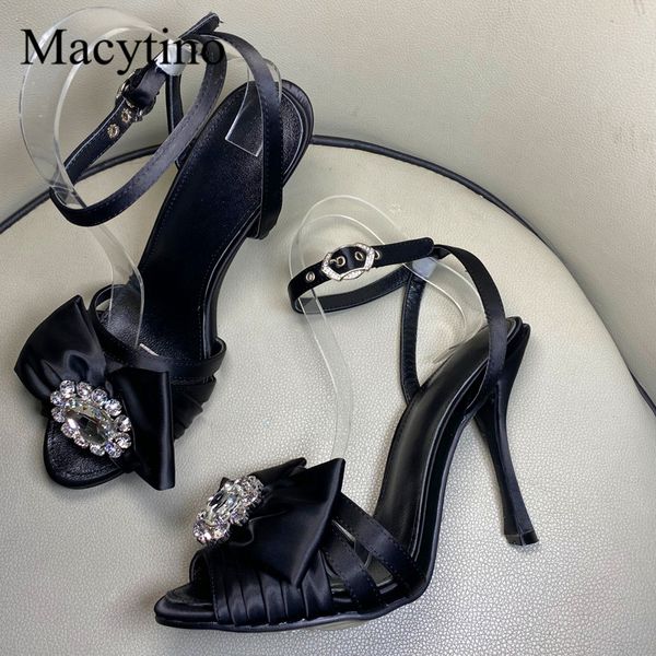 rhinestone bow round toe ladies high heels black thin belt combination high heels summer ladies sandals
rhinestone bow round toe ladies high heels black thin belt combination high heels summer ladies sandals