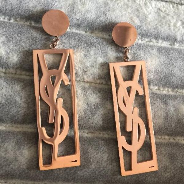 new luxury classic vogue letter big size earring rose gold color round ear stud for women lady girl lady jewelry wholesale price, Golden;silver
new luxury classic vogue letter big size earring rose gold color round ear stud for women lady girl lady jewelry wholesale price, Golden;silver