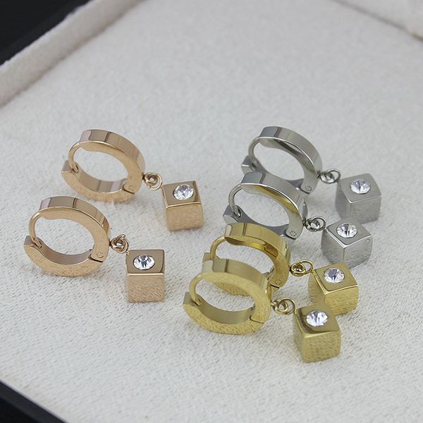 2019 new luxury fashion brand titanium steel c letter three-dimensional single drill earrings 18k rose gold women charm, Golden;silver
2019 new luxury fashion brand titanium steel c letter three-dimensional single drill earrings 18k rose gold women charm, Golden;silver
