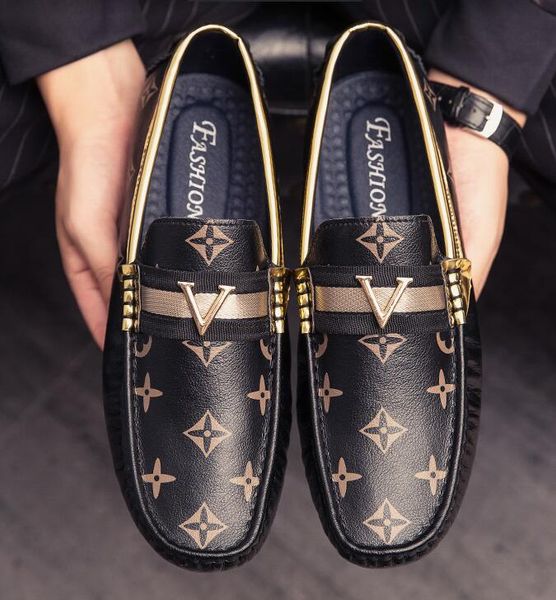 2020 new italian designer men formal mens dress shoes patent leather luxury wedding shoes men flats office plus size 39-44, Black
2020 new italian designer men formal mens dress shoes patent leather luxury wedding shoes men flats office plus size 39-44, Black