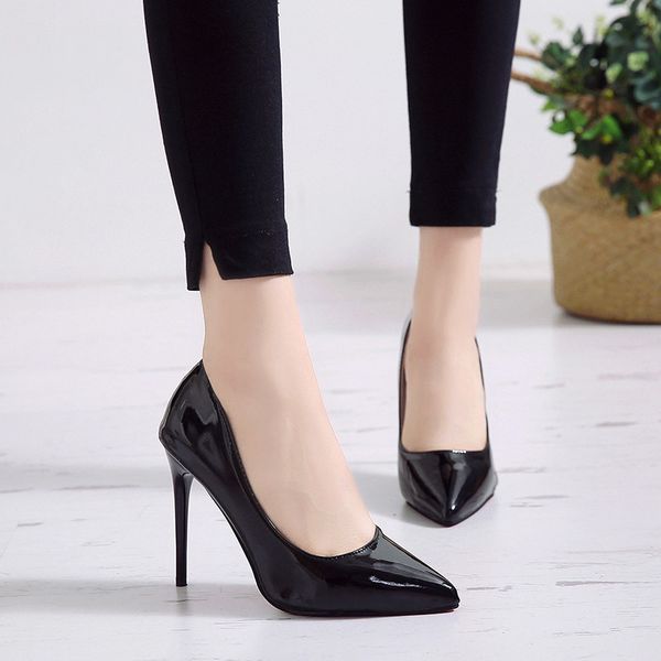 summer and autumn black and white single thin heel high-heeled shoes wedding shoes women
summer and autumn black and white single thin heel high-heeled shoes wedding shoes women