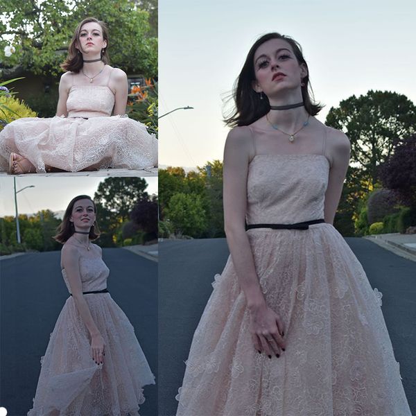 elegant evening dresses spaghetti straps lace appliques prom gowns 2020 custom made sweep train a line special occasion dress, Black;red
elegant evening dresses spaghetti straps lace appliques prom gowns 2020 custom made sweep train a line special occasion dress, Black;red