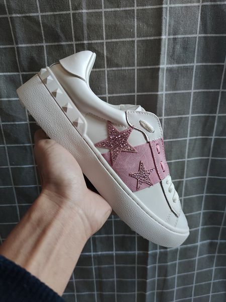 new luxury designer shoes for men and women are and oversized white five-pointed star diamond decorative sports leather walking casual, Black
new luxury designer shoes for men and women are and oversized white five-pointed star diamond decorative sports leather walking casual, Black