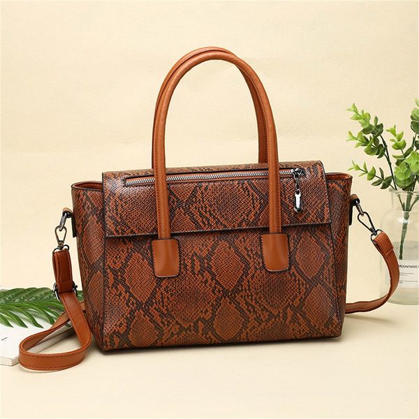 2019 new solid simple wild женщины змеиная кожа сумки на ремне винтаж crossbody сумка ретро молния сумки высокого качества горячего sal # 35
2019 new solid simple wild женщины змеиная кожа сумки на ремне винтаж crossbody сумка ретро молния сумки высокого качества горячего sal # 35