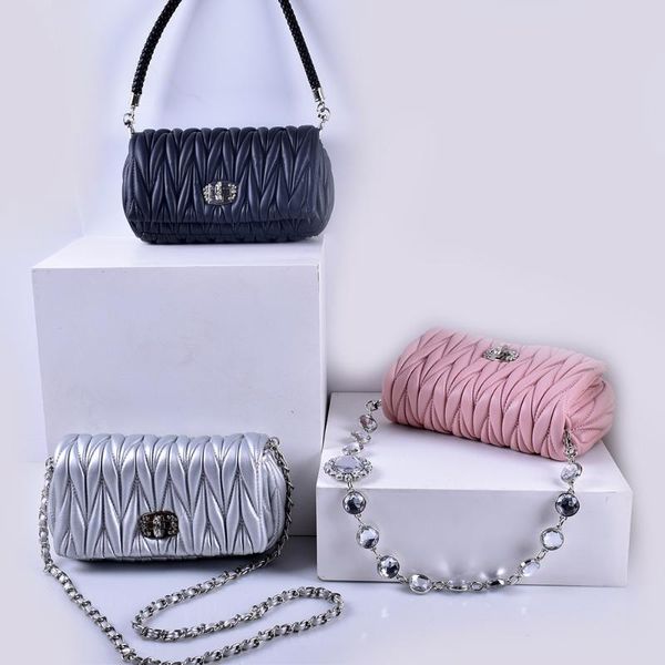 женская мода морщин crossbody сумки искусственная кожа высокое качество стильный небольшой лоскут сумки на ремне винтаж шикарный женская сум
женская мода морщин crossbody сумки искусственная кожа высокое качество стильный небольшой лоскут сумки на ремне винтаж шикарный женская сум