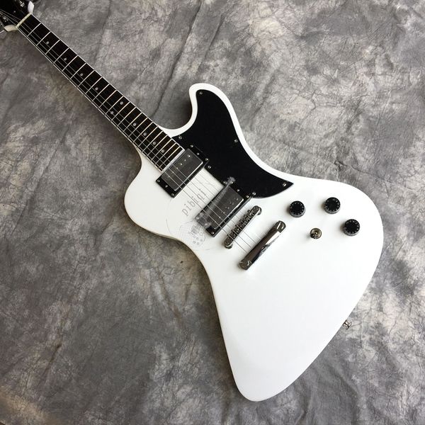 delivery, selling electric guitar, white hardware, front brown back red body, all colors and logo can be customized
delivery, selling electric guitar, white hardware, front brown back red body, all colors and logo can be customized