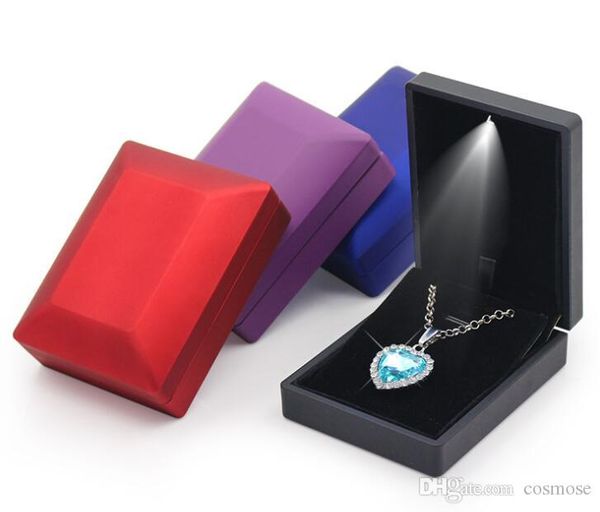 СИД Освещенные ювелирных изделий коробка подарка серьги кольца Neckalce Luxury Wedding Display
СИД Освещенные ювелирных изделий коробка подарка серьги кольца Neckalce Luxury Wedding Display