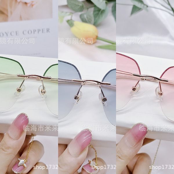 frameless pearl cutting border blue-ray glasses pearl crystal flash edge plain beauty plain glasses, Silver
frameless pearl cutting border blue-ray glasses pearl crystal flash edge plain beauty plain glasses, Silver