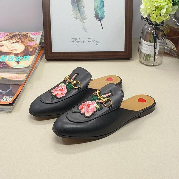 wholesale peony flower bee embroidery slippers leather indian horse unbutton muller flat sole shoes princetown slippers fashion, Black
wholesale peony flower bee embroidery slippers leather indian horse unbutton muller flat sole shoes princetown slippers fashion, Black