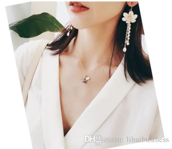 6pcs/lot new golden bee necklace cz crystal animal pendant choker necklace femme for women girl tiffan jewelry female party prom gift 2018, Silver
6pcs/lot new golden bee necklace cz crystal animal pendant choker necklace femme for women girl tiffan jewelry female party prom gift 2018, Silver