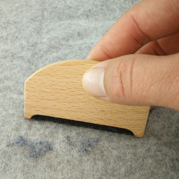 1pc portable manual wooden lint remover for sweater household clothes cleaning tool11
1pc portable manual wooden lint remover for sweater household clothes cleaning tool11