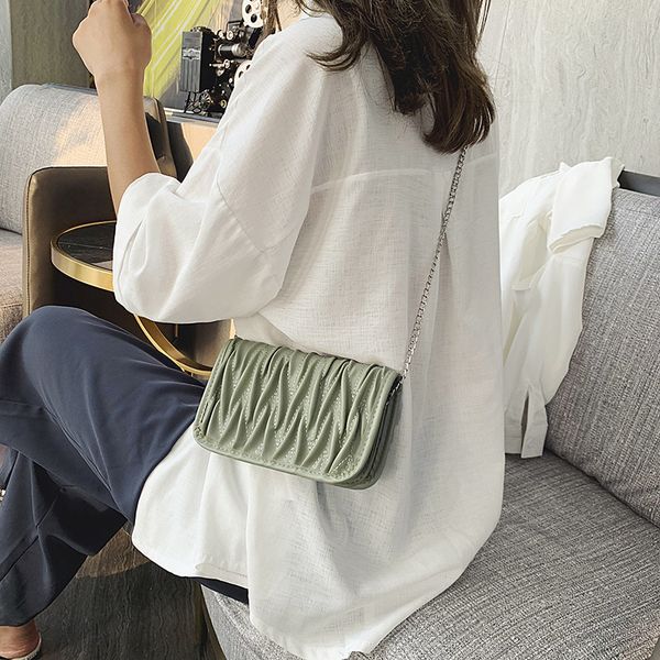 2020 new women's shoulder bag women's horizontal section square white single mobile phone bag soft face female
2020 new women's shoulder bag women's horizontal section square white single mobile phone bag soft face female