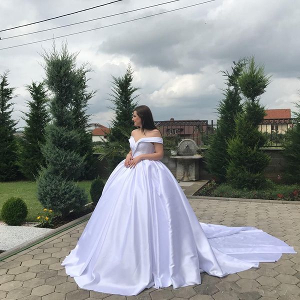 2020 off shoulder beaded ball gown wedding dresses short sleeves garden bridal gowns beading formal vestidos de mariee formal, White
2020 off shoulder beaded ball gown wedding dresses short sleeves garden bridal gowns beading formal vestidos de mariee formal, White