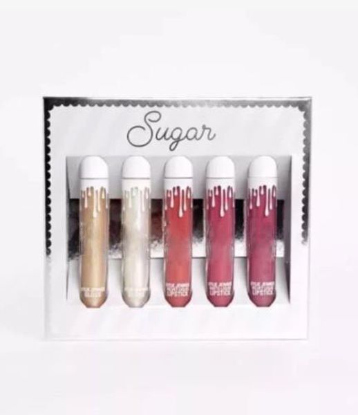 Оптовая Цена!! Кайли блеск для губ набор 5 цветов помады набор сахар специи 2 стили
Оптовая Цена!! Кайли блеск для губ набор 5 цветов помады набор сахар специи 2 стили