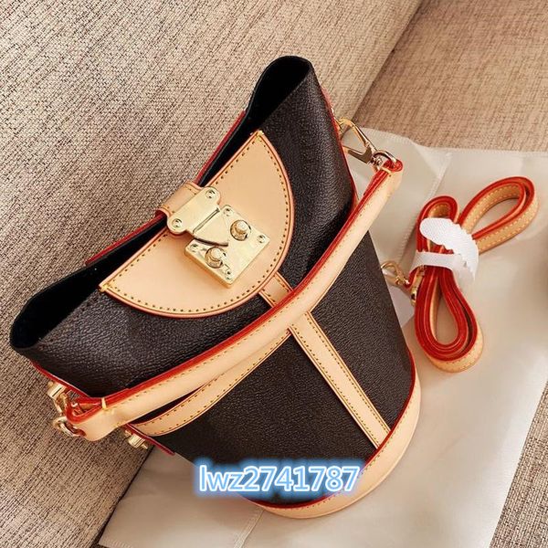 real leather serial number inside good quality women handbag purse bag new style fashion flower ladies shoulder bag women crossbody tote
real leather serial number inside good quality women handbag purse bag new style fashion flower ladies shoulder bag women crossbody tote