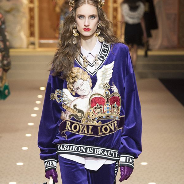 2019 winter luxury women blue velet sweaters pullovers runway designer angel baby embroidery female knitted jumper clothing, White;black
2019 winter luxury women blue velet sweaters pullovers runway designer angel baby embroidery female knitted jumper clothing, White;black