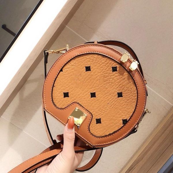 2020 мода женская дизайнерская сумка ремни crossbody сумка натуральная кожа messenger круглая сумка m письмо молния металлическая пряжка кру
2020 мода женская дизайнерская сумка ремни crossbody сумка натуральная кожа messenger круглая сумка m письмо молния металлическая пряжка кру