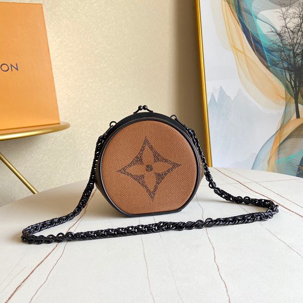 classic lady's handbag 7a high-end custom quality handbag fashion business casual style metal accessories with long shoulder strap
classic lady's handbag 7a high-end custom quality handbag fashion business casual style metal accessories with long shoulder strap