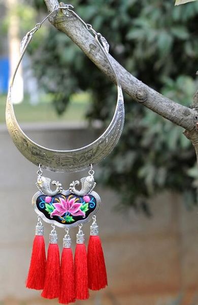 yunnan ethnic style embroidery flower art miao silver exaggerated dance performance accessories necklace tassel big collar
yunnan ethnic style embroidery flower art miao silver exaggerated dance performance accessories necklace tassel big collar