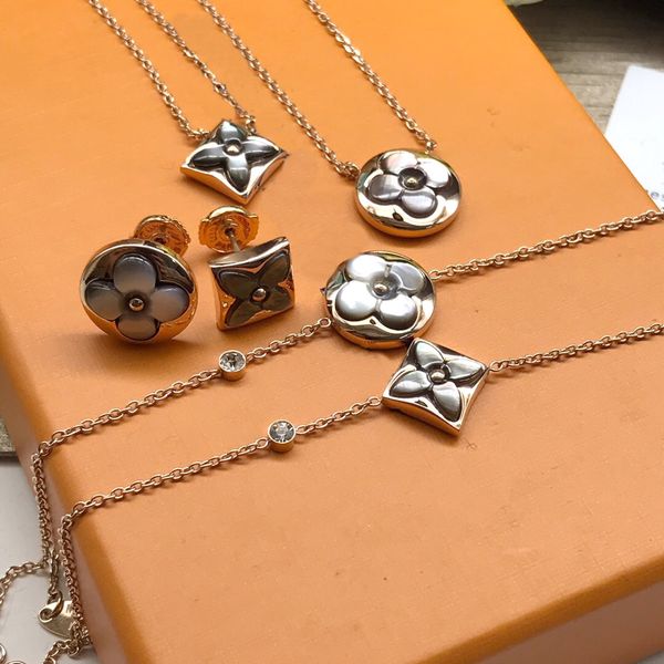 europe america style jewelry sets lady women engraved v initials gray mother of pearl diamond pendant necklace earrings bracelet sets, Black
europe america style jewelry sets lady women engraved v initials gray mother of pearl diamond pendant necklace earrings bracelet sets, Black