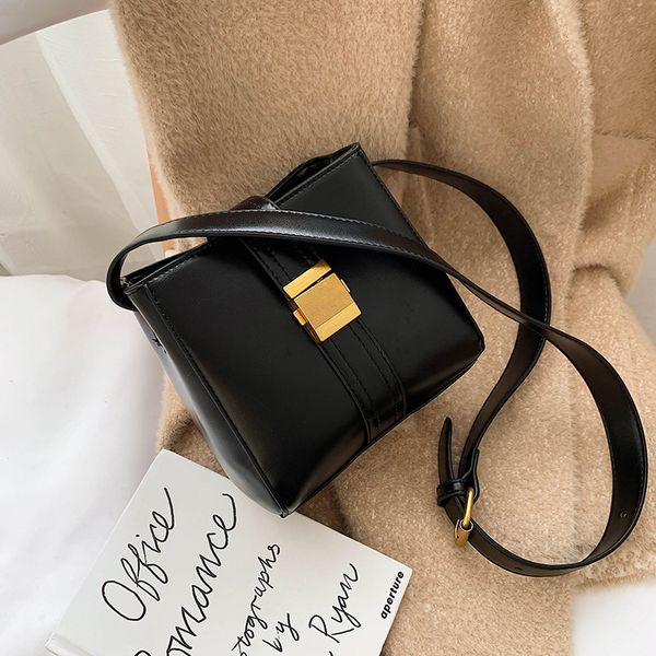 new small bag female 2020 new tide ms. bucket bag fashion simple vintage shoulder shoulder
new small bag female 2020 new tide ms. bucket bag fashion simple vintage shoulder shoulder