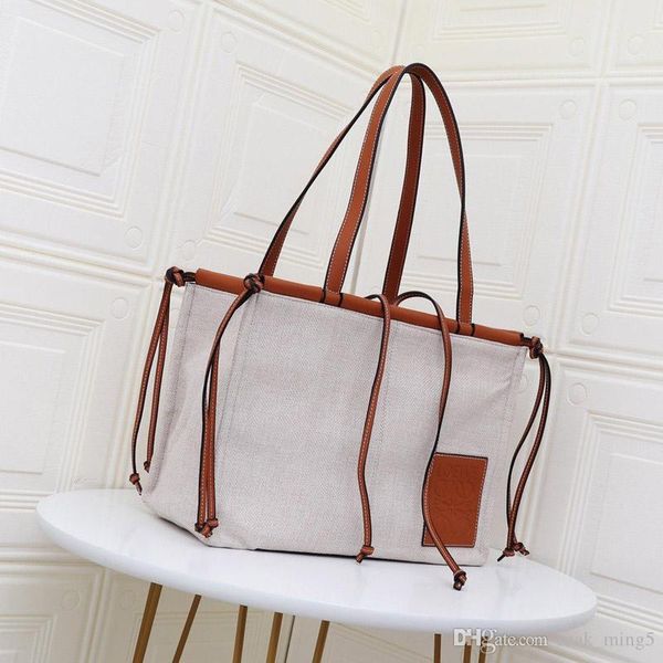 new fashion luxury bag luxury handbag shopping bag large capacity leather and canvas production fashion printing size:33*28cm
new fashion luxury bag luxury handbag shopping bag large capacity leather and canvas production fashion printing size:33*28cm