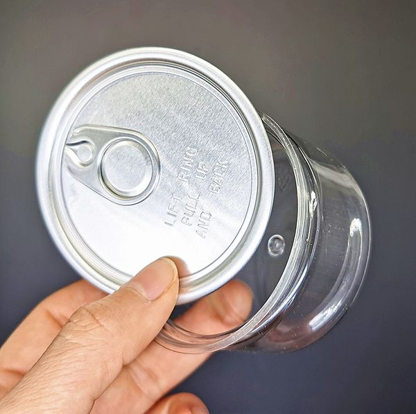 33 * 65мм прозрачного пластиковый Tin Can 100мл концентрат Packaging 3.5G Герметичных баночки еда Herb хранение с металлической крышкой Easy вытяжного кольцом Пользовательских наклейками
33 * 65мм прозрачного пластиковый Tin Can 100мл концентрат Packaging 3.5G Герметичных баночки еда Herb хранение с металлической крышкой Easy вытяжного кольцом Пользовательских наклейками